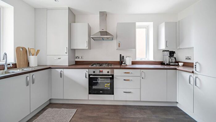 1 Bedroom Flat For Sale In Buckingham Avenue, Perivale, Greenford, UB6