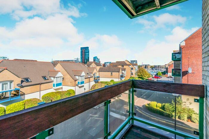 2 Bedroom Flat To Rent In Pacific Close, Ocean Village, Southampton, SO14