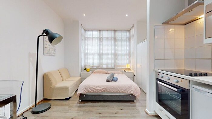 Studio To Rent In London, NW2