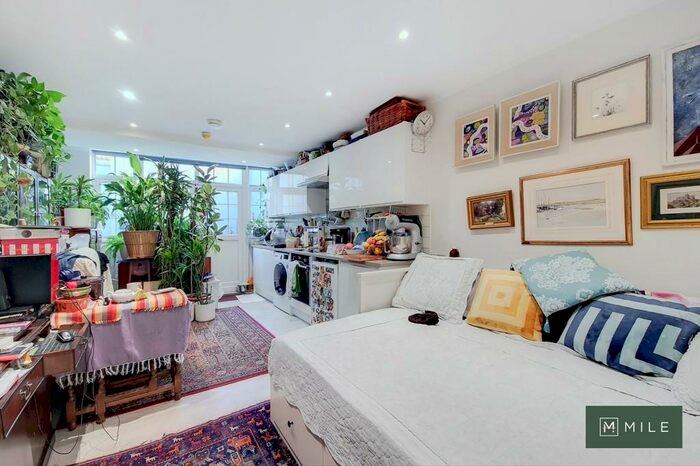 Studio To Rent In Ravenscroft Avenue, London, NW11