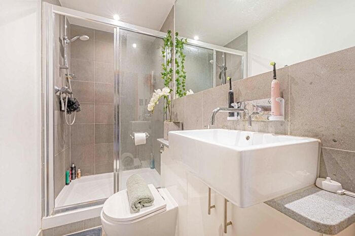 1 Bedroom Flat To Rent In Richmond Road, Kingston Upon Thames, KT2