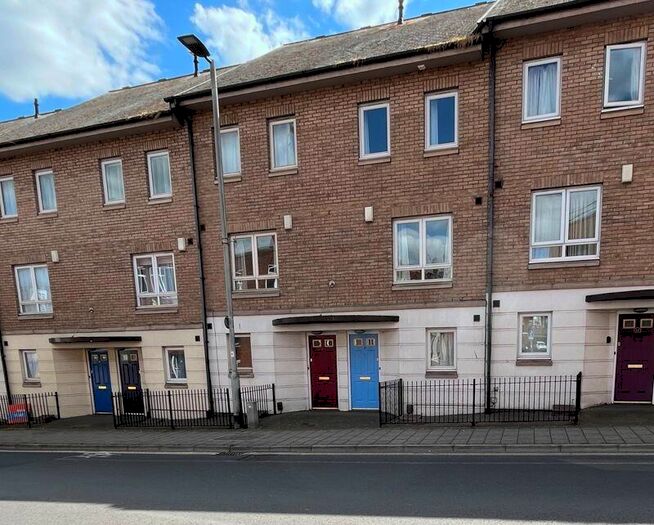 3 Bedroom Town House To Rent In Market Street, Exeter, EX1
