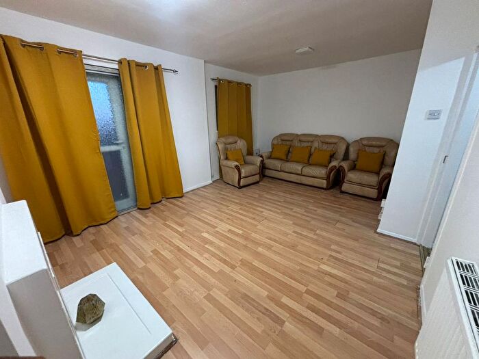 2 Bedroom Flat To Rent In Romford, RM6