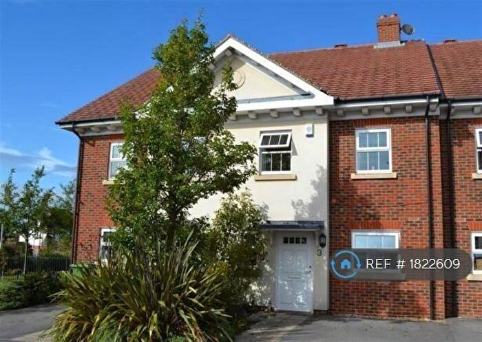 3 Bedroom Terraced House To Rent In Jago Court, Newbury, RG14