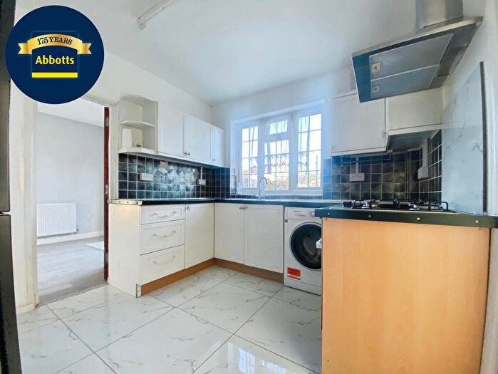 4 Bedroom Semi-Detached House To Rent In Langton Avenue - Chelmsford, CM1