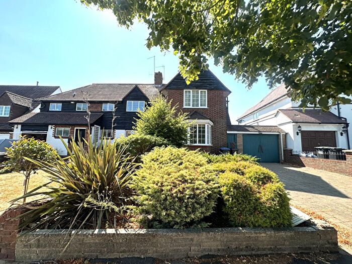 3 Bedroom Semi-Detached House To Rent In Cotswold Way, Enfield, EN2
