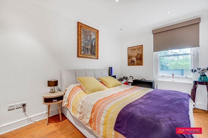 3 Bedroom Flat To Rent In Rosslyn Hill, London, NW3