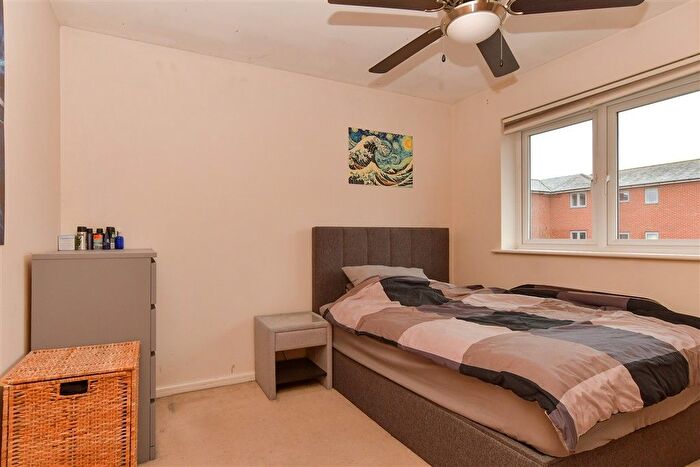 2 Bedroom Property For Sale In Wells Court, Northfleet, Gravesend, Kent, DA11