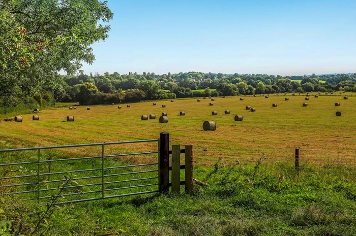 3 Bedroom End Of Terrace House For Sale In Hamstead Marshall, Newbury, RG20