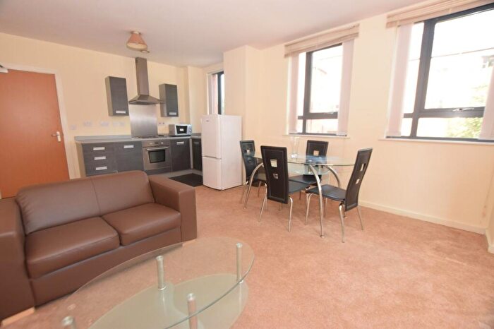 2 Bedroom Flat To Rent In City Gate, Blantyre Street, Castlefield, Manchester, M15