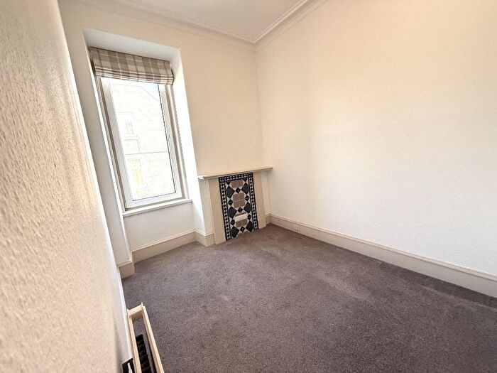 3 Bedroom Flat To Rent In North Deeside Road, Cults, Aberdeen, AB15