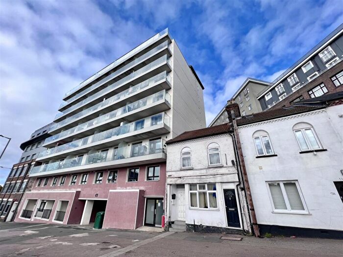 2 Bedroom Penthouse To Rent In Midland Road, Luton, LU2
