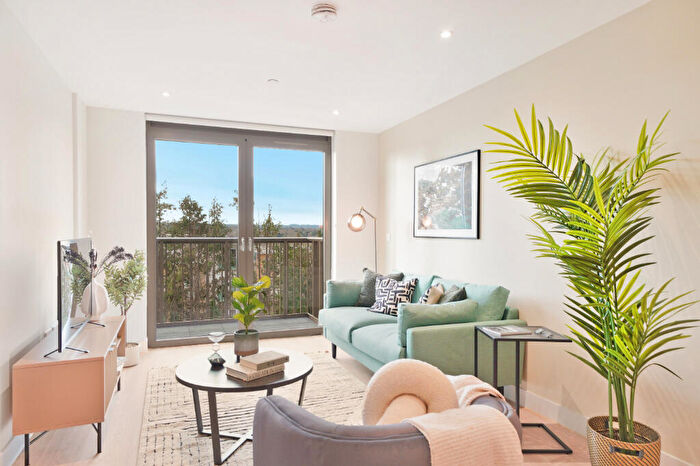 2 Bedroom Apartment To Rent In The Oakgate, KT22