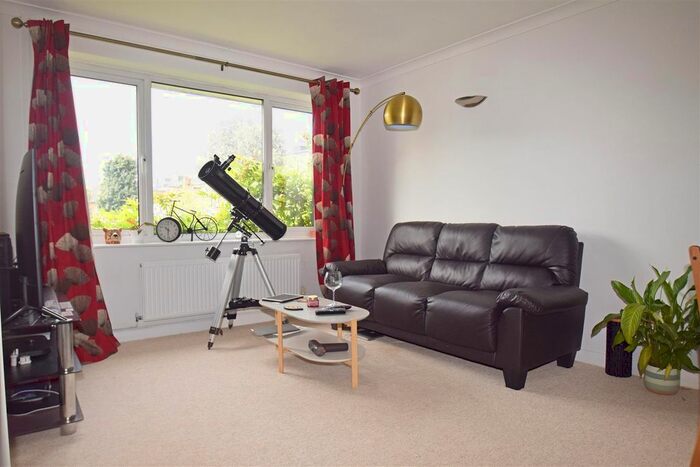 2 Bedroom Flat To Rent In Greville Close, Twickenham, TW1