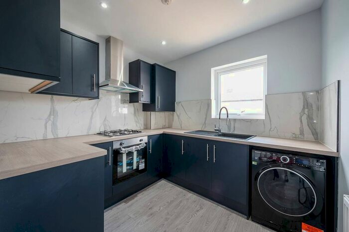 3 Bedroom Flat To Rent In Haydons Road, Wimbledon, London, SW19