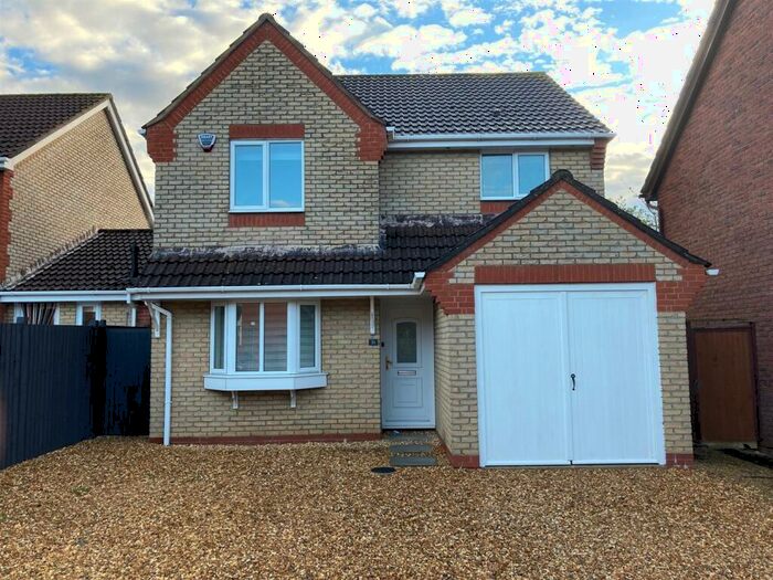 3 Bedroom Detached House To Rent In Saffron Meadow, Calne, SN11