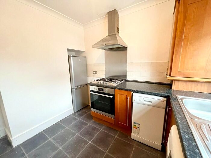 2 Bedroom Maisonette For Sale In Hall Gardens, Chingford, E4