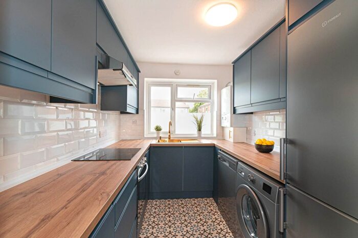 3 Bedroom Flat To Rent In Mill Green, London Road, Mitcham, CR4