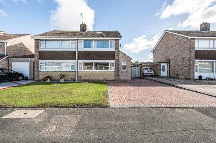 4 Bedroom Semi-Detached House For Sale In Ravenscroft, Covingham, Swindon, SN3