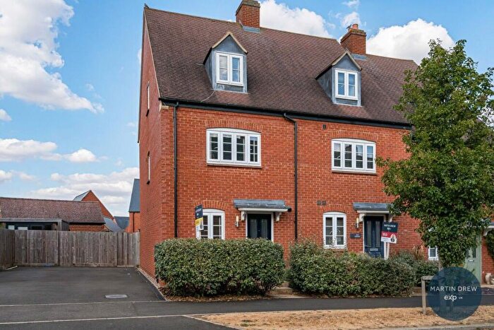 4 Bedroom Town House For Sale In Juno Crescent, Brackley, NN13