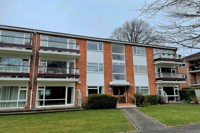 2 Bedroom Flat To Rent In Priory Dene, Bournemouth, BH1