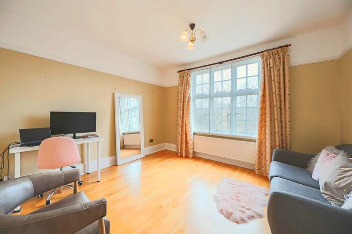 3 Bedroom Flat To Rent In Eaton Rise, London, W5