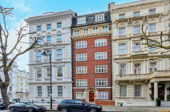 1 Bedroom Flat To Rent In Queen's Gate, South Kensington, London, SW7