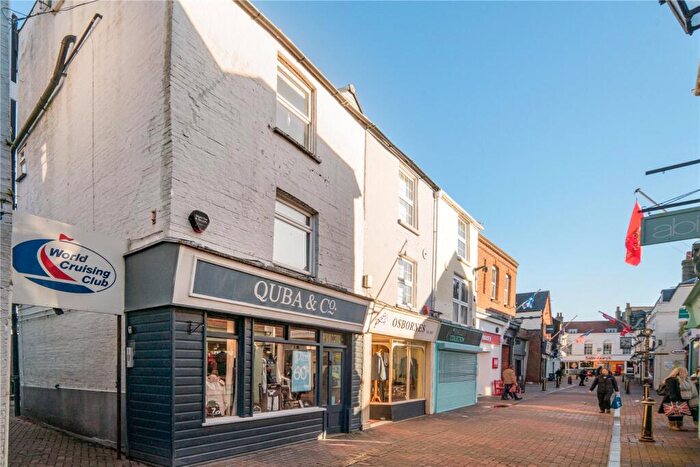 3 Bedroom Maisonette For Sale In High Street, Cowes, Isle Of Wight, PO31