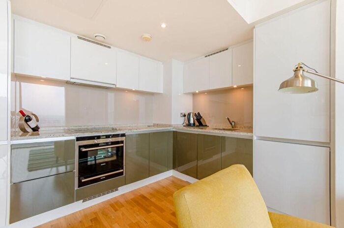 1 Bedroom Flat To Rent In Landmark West Tower, Canary Wharf, London, E14