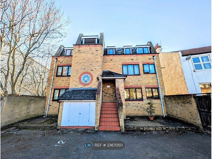 Studio To Rent In Wellington Road, London, SW19