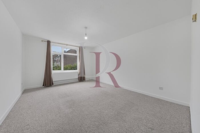 3 Bedroom House To Rent In McDermott Close, Clapham Junction, SW11