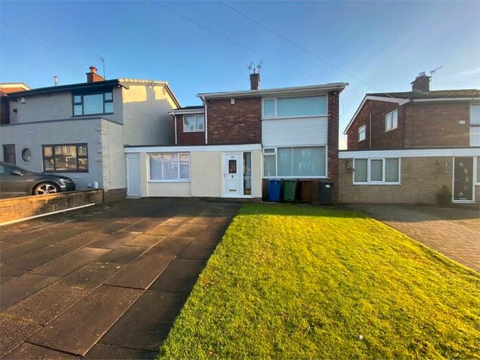 4 Bedroom Detached House To Rent In Parr Lane, Bury, BL9