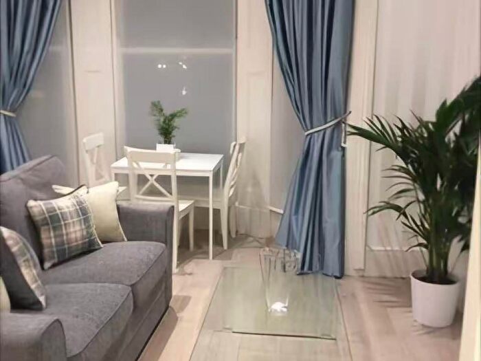 1 Bedroom Flat To Rent In Elsham Road, London, W14