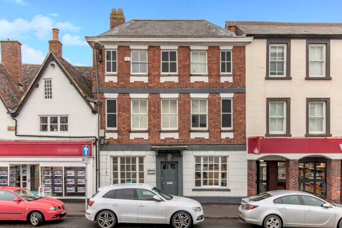 2 Bedroom Apartment To Rent In Market Square, Bicester, OX26