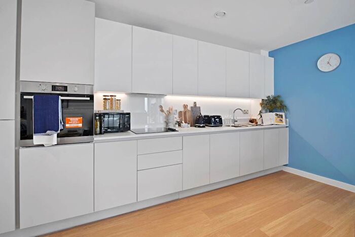 3 Bedroom Flat For Sale In - Wellesley Road, Croydon, CR0