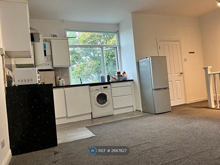 2 Bedroom Flat To Rent In London Road, Westcliff-On-Sea, SS0