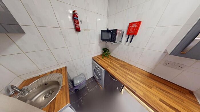 6 Bedroom Terraced House To Rent In A Mansfield Road, Nottingham, NG1