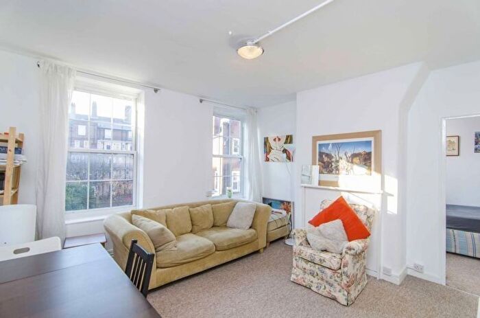 3 Bedroom Flat To Rent In Strood House, Manciple Street, SE1