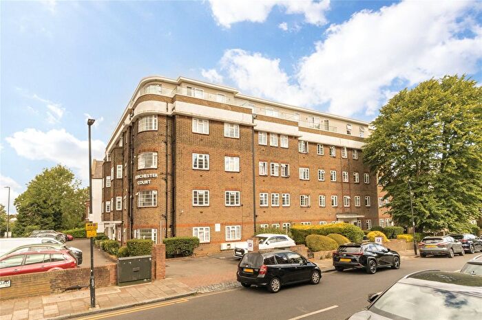 2 Bedroom Flat To Rent In Dorchester Court, Colney Hatch Lane, London, N10