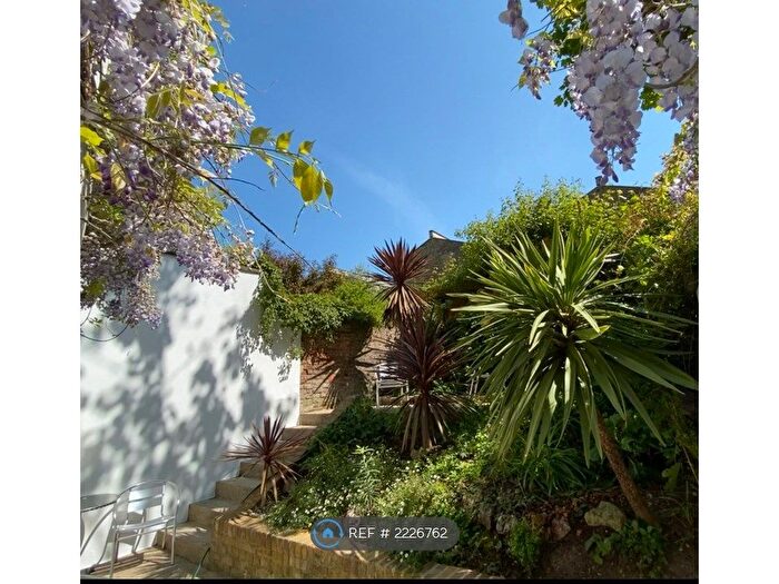 1 Bedroom Flat To Rent In Kennington Park Road, London, SE11