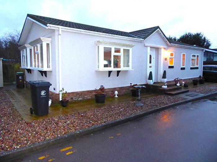 2 Bedroom Mobile/park Home For Sale In Woodbine Close Park, Waltham Abbey, EN9