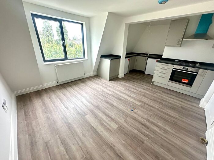 2 Bedroom Flat To Rent In Barge Drive, Southall, Greater London, UB2