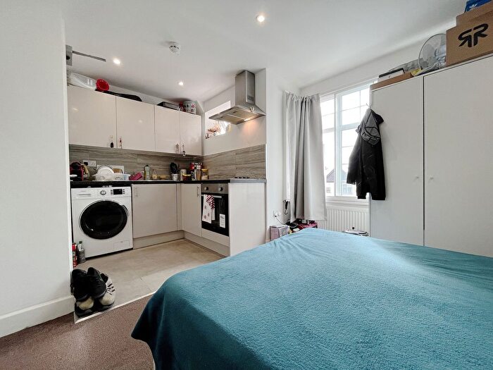 Studio To Rent In Spring Grove Crescent, Hounslow, TW3