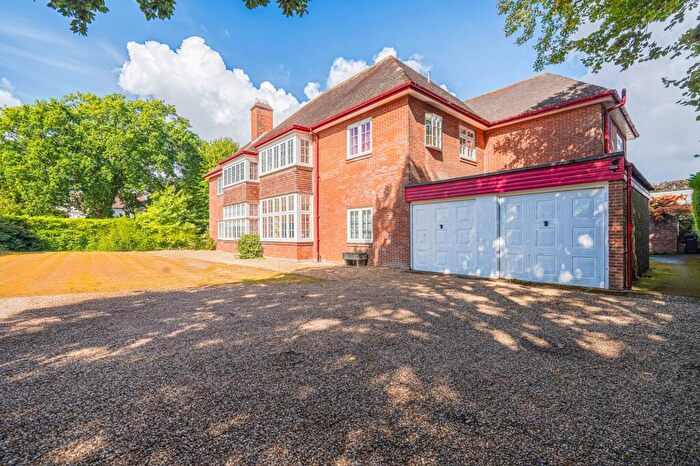 2 Bedroom Flat For Sale In Beechwood Avenue, Bournemouth, BH5