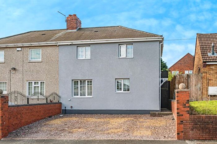 3 Bedroom Semi-Detached House For Sale In Laurel Road, Dudley, DY1