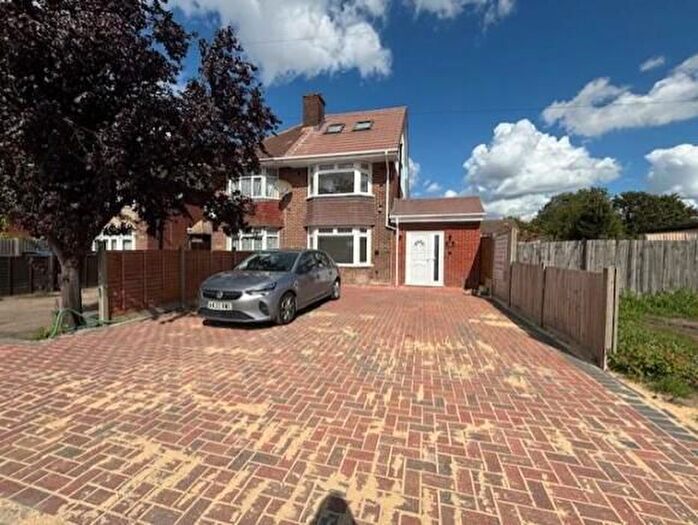 6 Bedroom Semi Detached House For Sale In Bicester Road, Aylesbury, HP19
