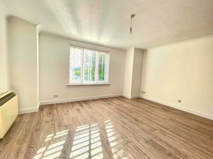 2 Bedroom Flat To Rent In Harbour Place, Dalgety Bay, Fife, KY11