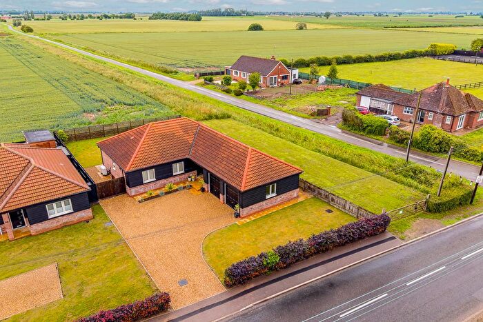 3 Bedroom Detached Bungalow For Sale In Austendyke Road, Weston Hills, PE12