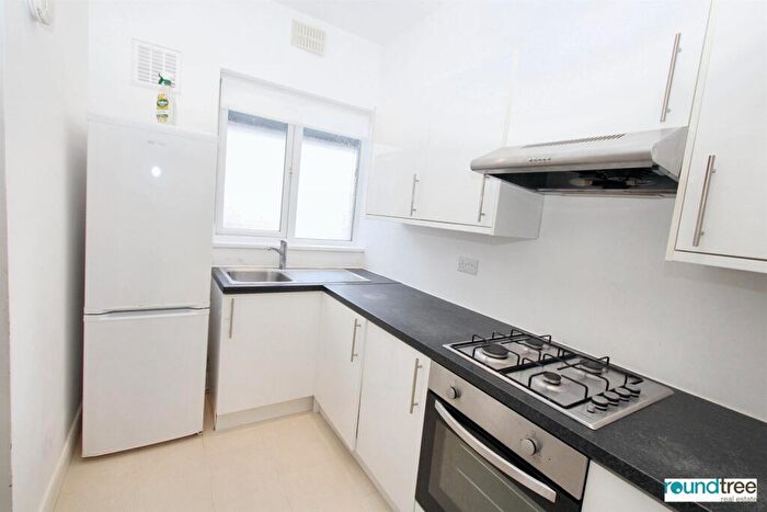 2 Bedroom Flat For Sale In Heriot Road, Hendon, NW4