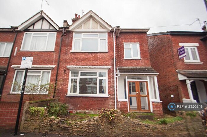 3 Bedroom Semi-Detached House To Rent In Wilton Avenue, Southampton, SO15